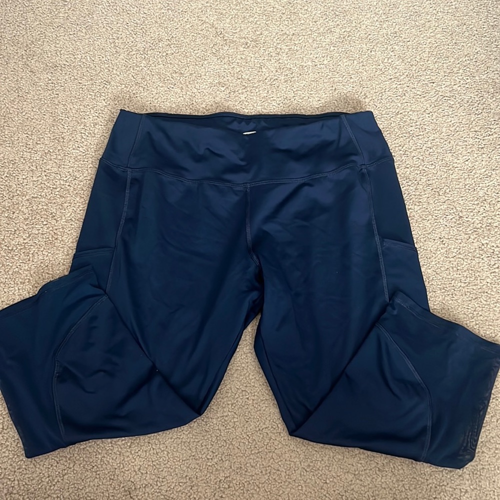 Navy blue cropped leggings